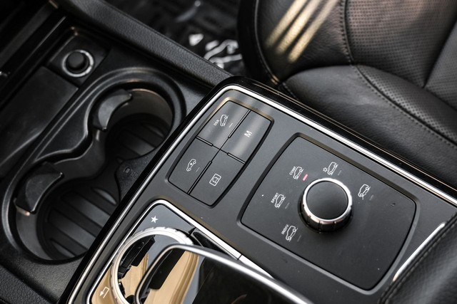 Mercedes-Benz GLS 550 Vehicle Main Gallery Image 26