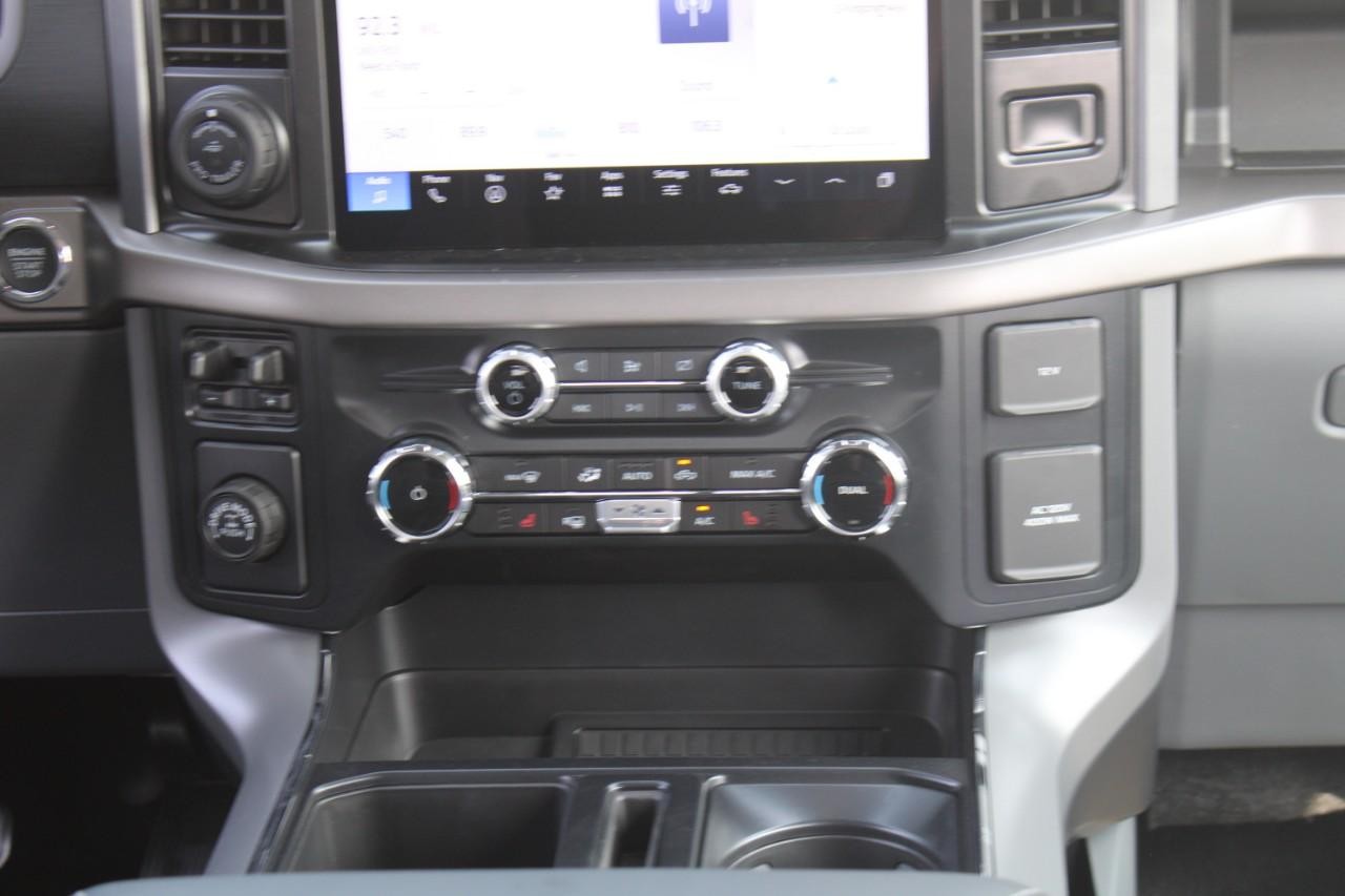 Ford F-150 Vehicle Full-screen Gallery Image 09