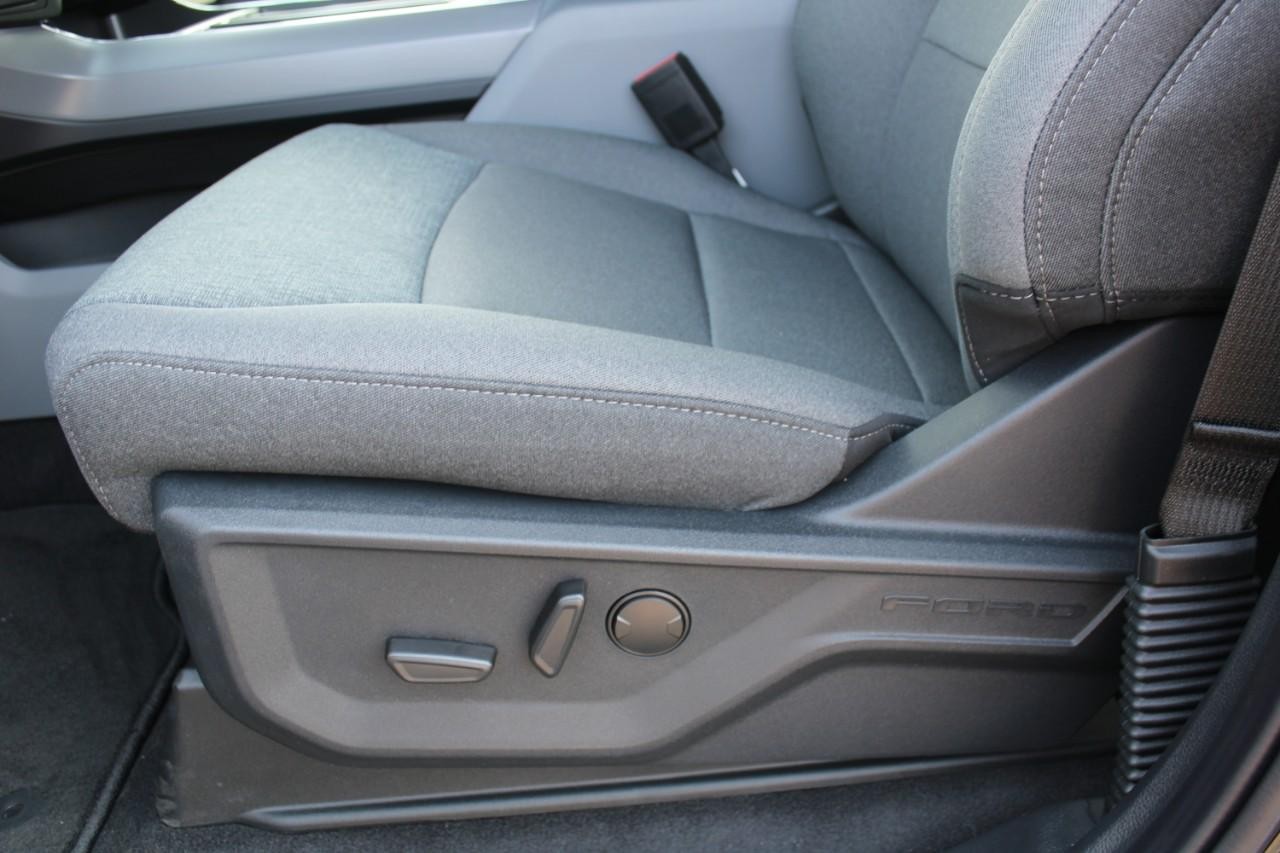 Ford F-150 Vehicle Full-screen Gallery Image 11