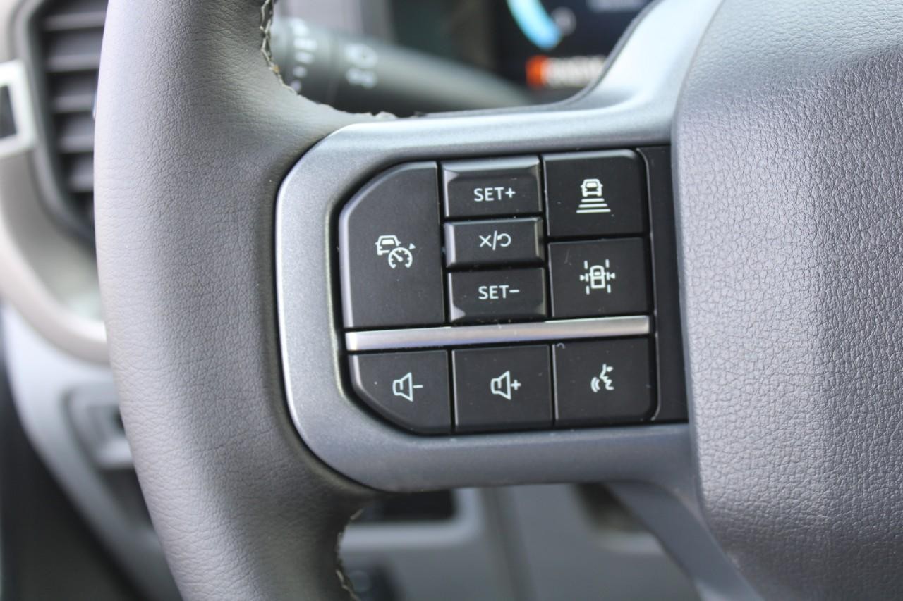 Ford F-150 Vehicle Full-screen Gallery Image 12