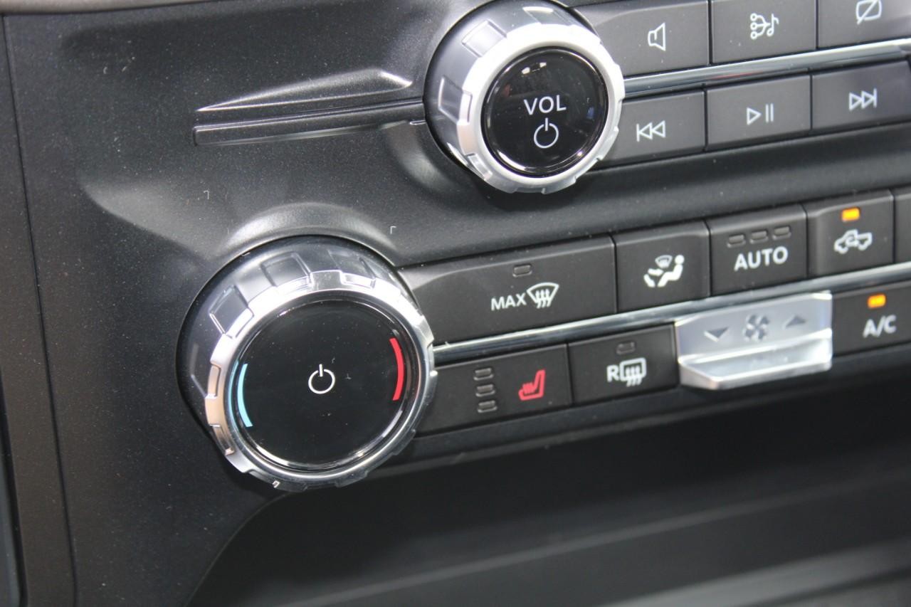 Ford F-150 Vehicle Full-screen Gallery Image 14