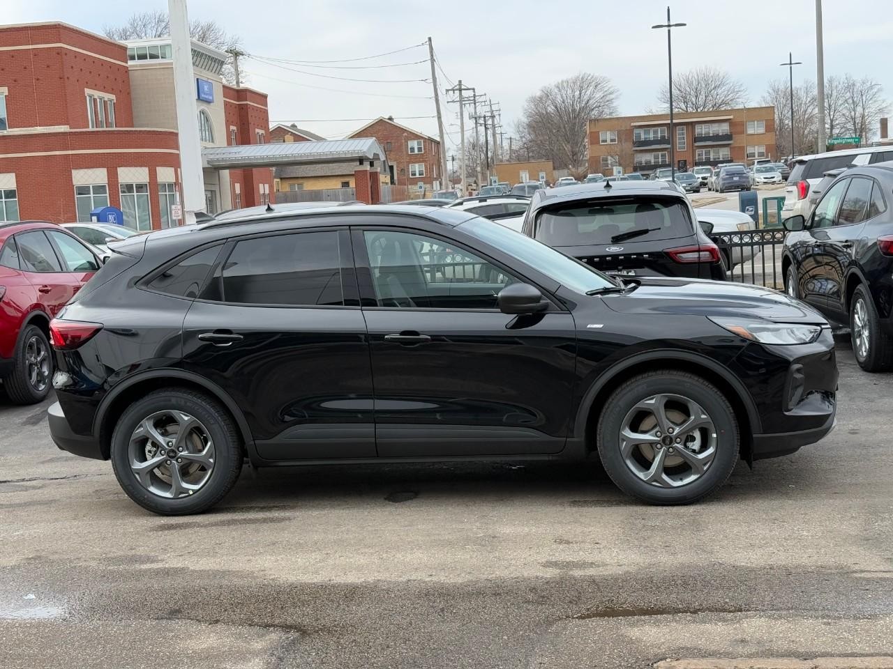 Ford Escape Vehicle Full-screen Gallery Image 02