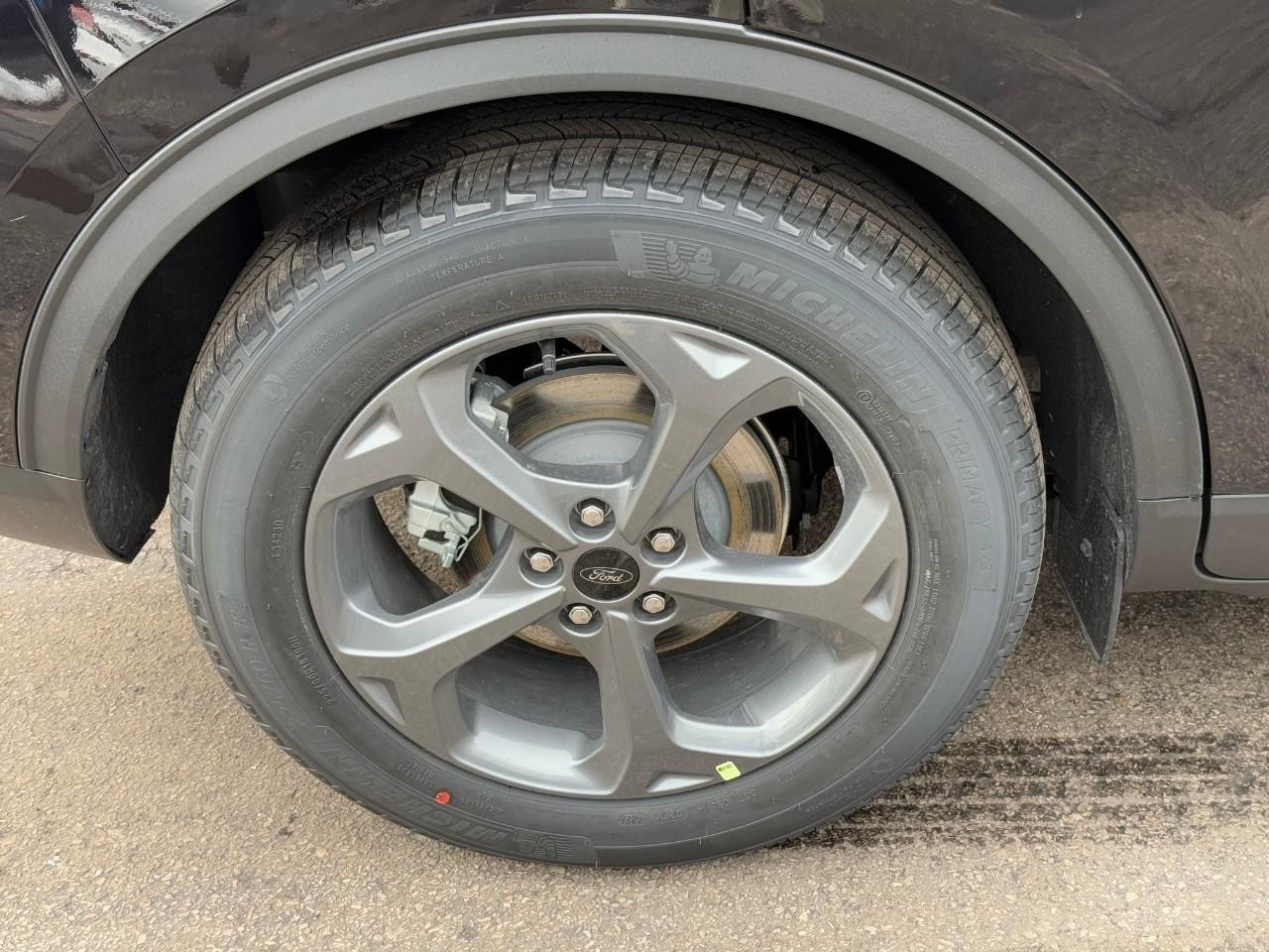 Ford Escape Vehicle Full-screen Gallery Image 04