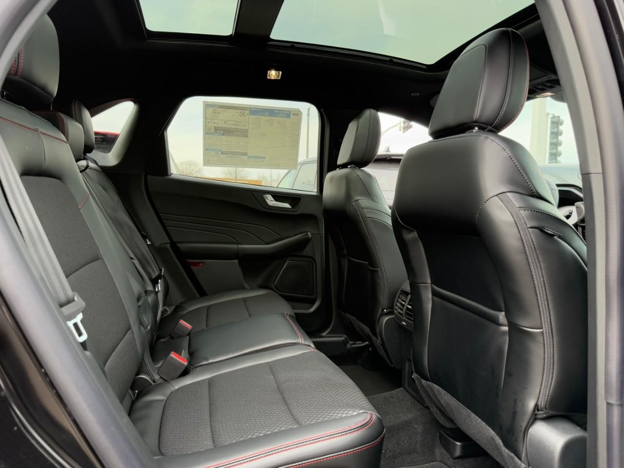 Ford Escape Vehicle Full-screen Gallery Image 05