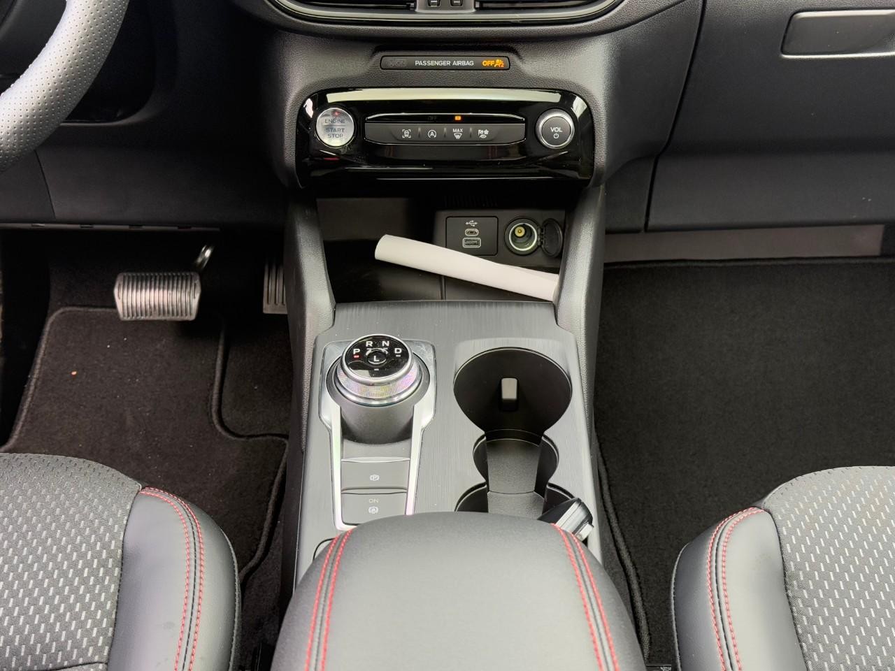 Ford Escape Vehicle Full-screen Gallery Image 10