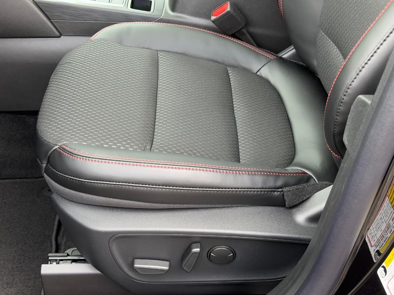 Ford Escape Vehicle Full-screen Gallery Image 13