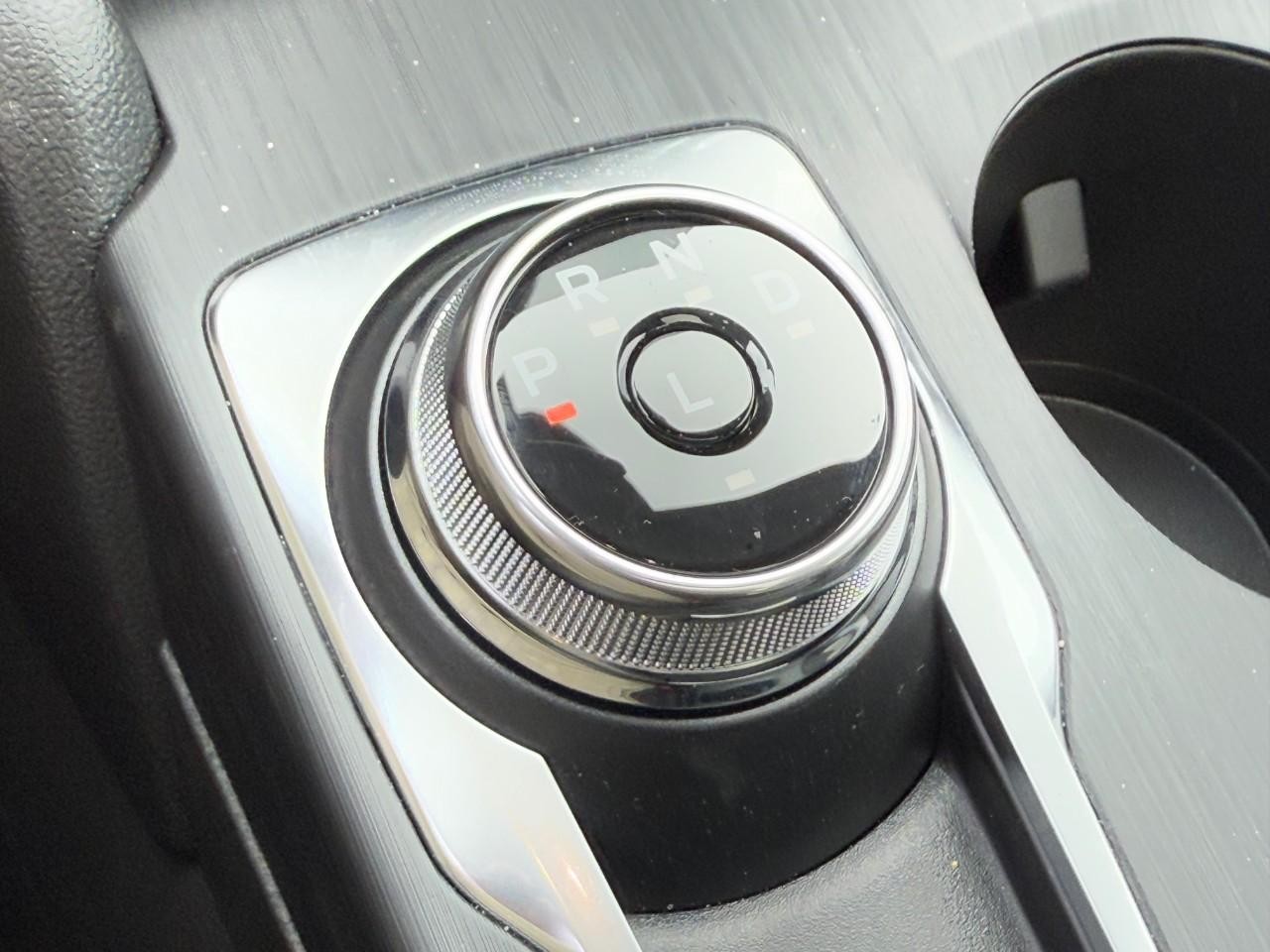 Ford Escape Vehicle Full-screen Gallery Image 15