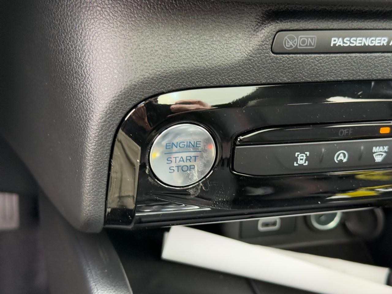 Ford Escape Vehicle Full-screen Gallery Image 16