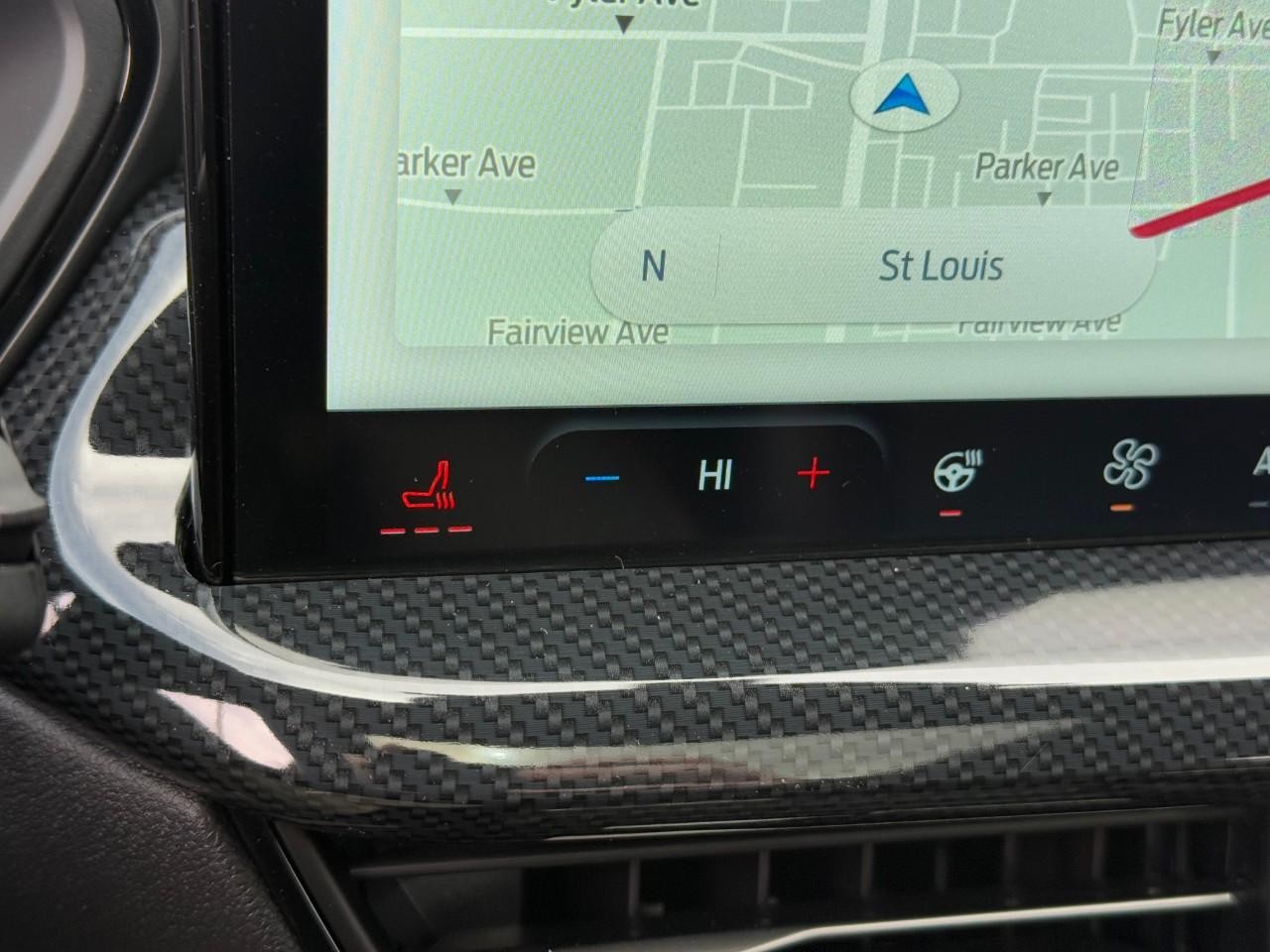 Ford Escape Vehicle Full-screen Gallery Image 17