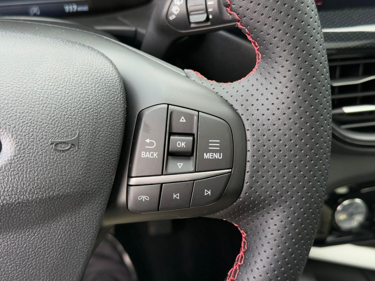 Ford Escape Vehicle Full-screen Gallery Image 19