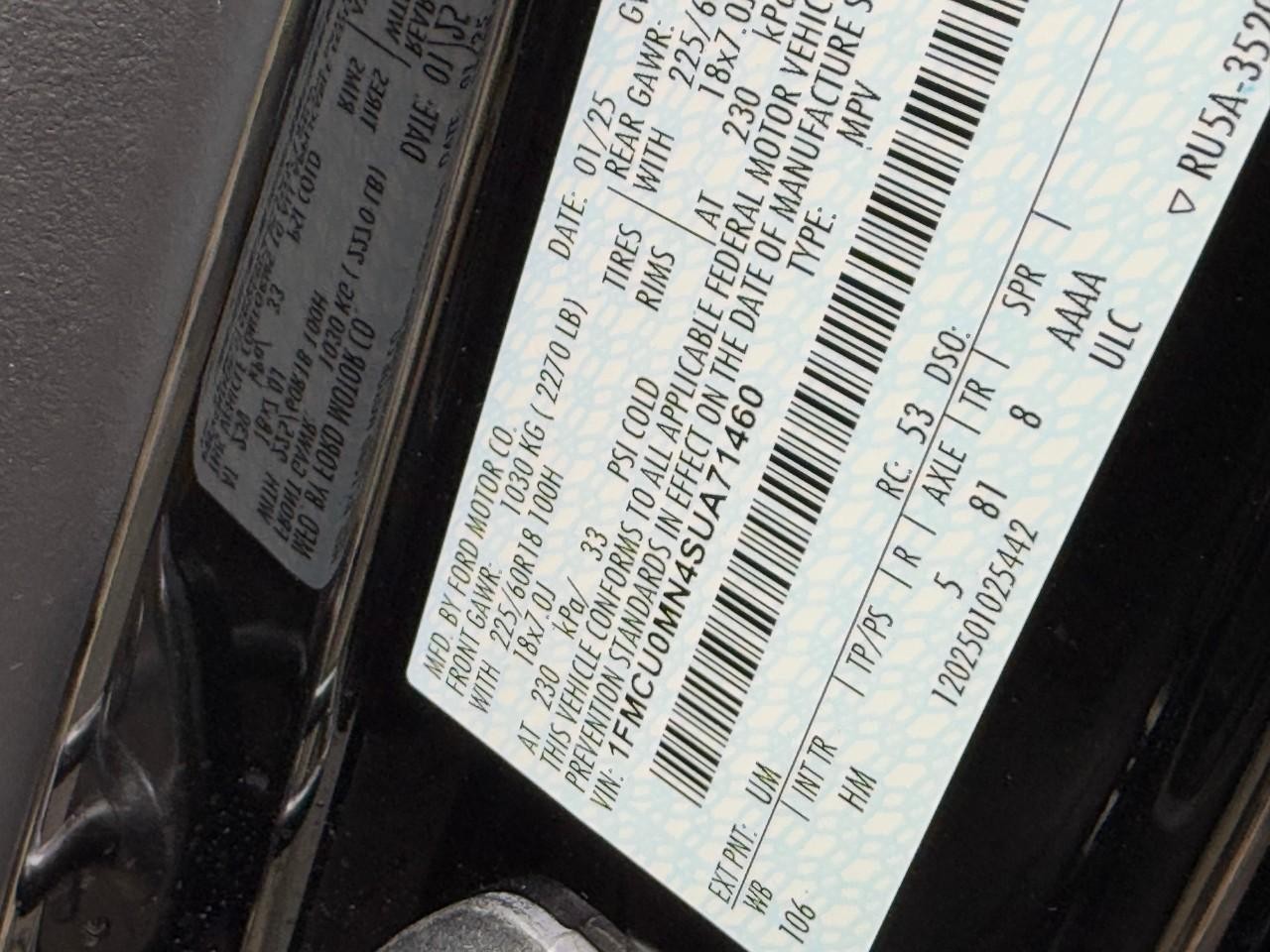 Ford Escape Vehicle Full-screen Gallery Image 20