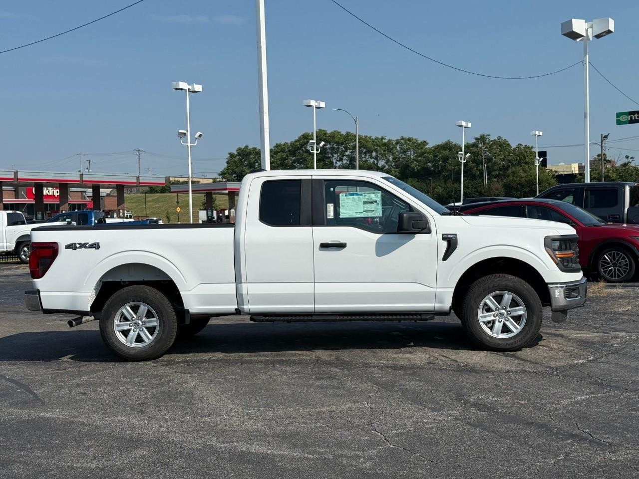 Ford F-150 Vehicle Full-screen Gallery Image 02