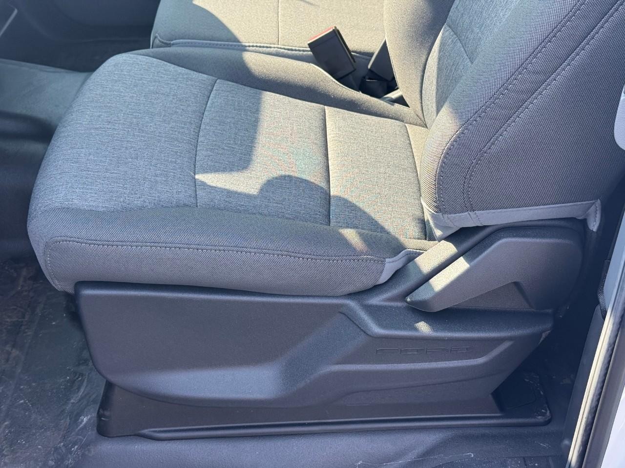 Ford F-150 Vehicle Full-screen Gallery Image 07