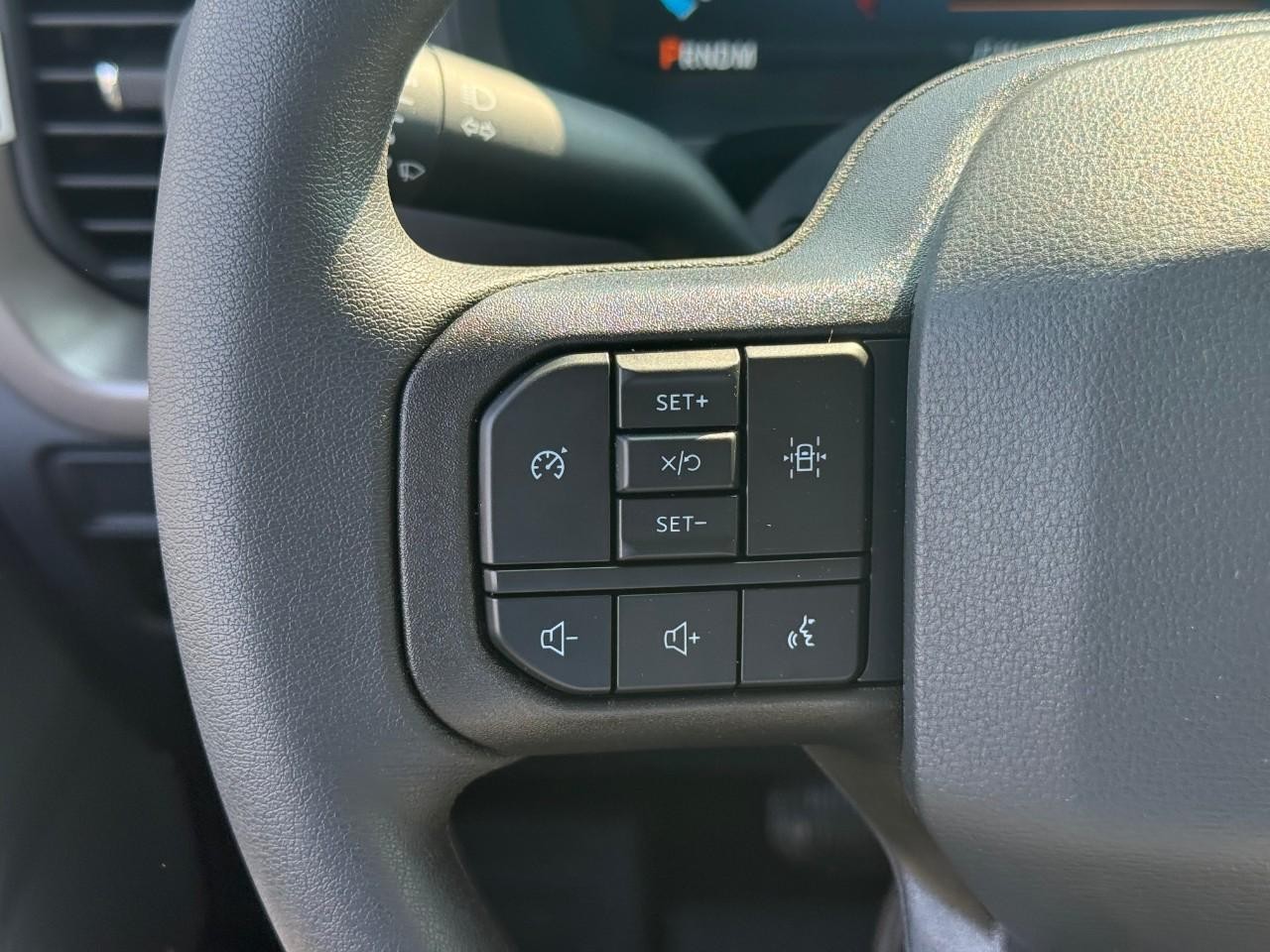 Ford F-150 Vehicle Full-screen Gallery Image 08