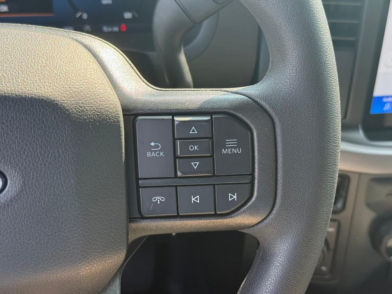 Ford F-150 Vehicle Full-screen Gallery Image 09