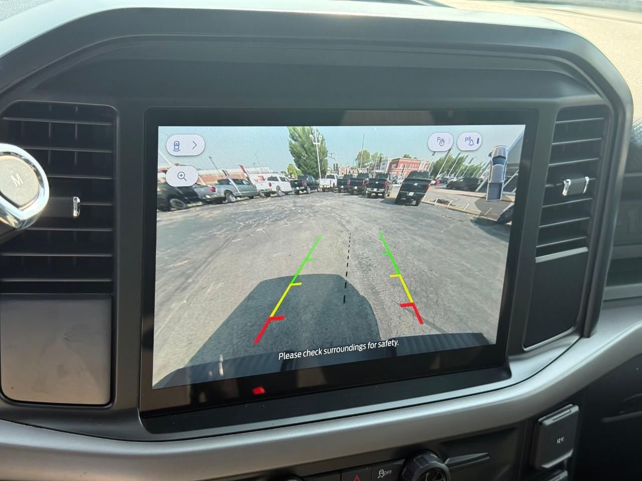 Ford F-150 Vehicle Full-screen Gallery Image 10