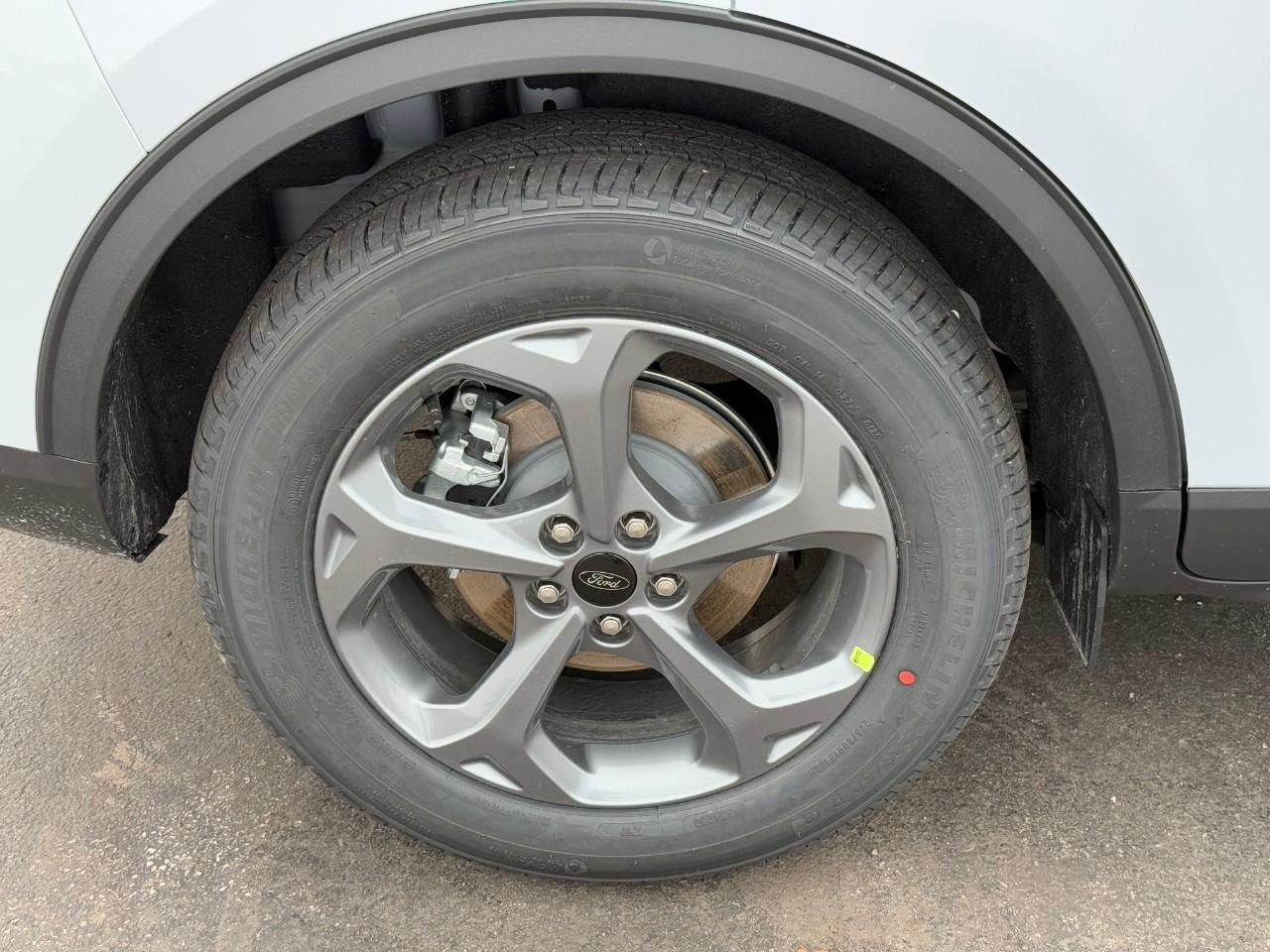 Ford Escape Vehicle Full-screen Gallery Image 04