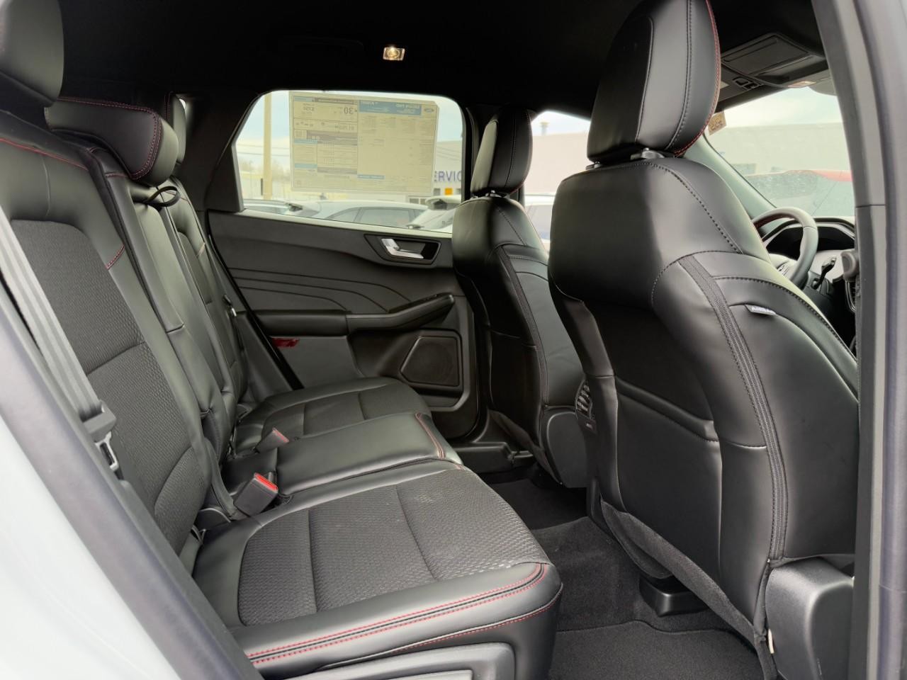 Ford Escape Vehicle Full-screen Gallery Image 05