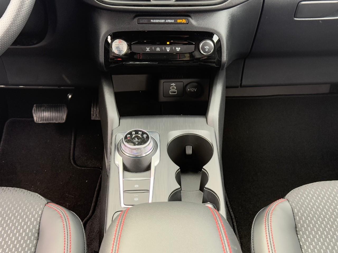 Ford Escape Vehicle Full-screen Gallery Image 10