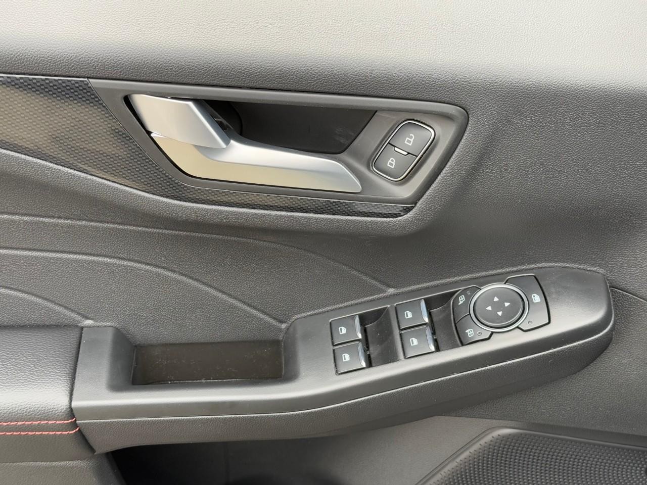 Ford Escape Vehicle Full-screen Gallery Image 11