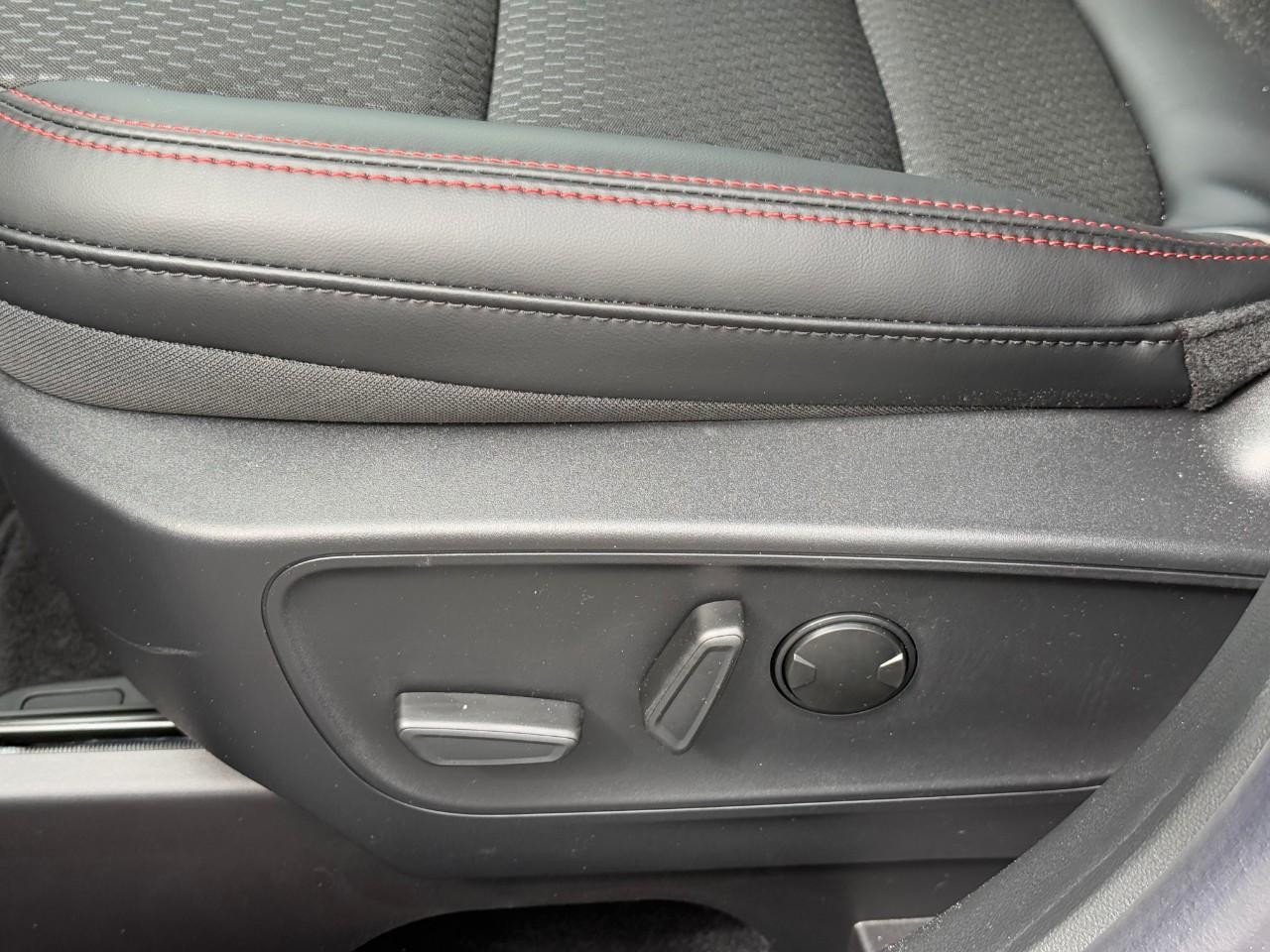 Ford Escape Vehicle Full-screen Gallery Image 14