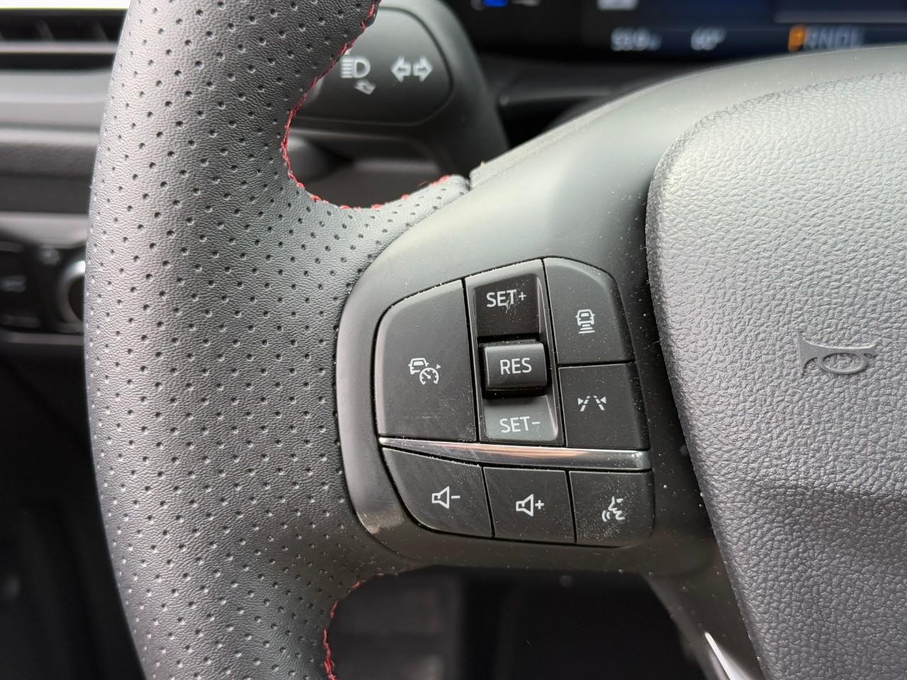 Ford Escape Vehicle Full-screen Gallery Image 15