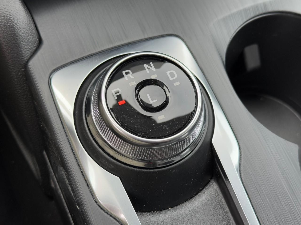 Ford Escape Vehicle Full-screen Gallery Image 17