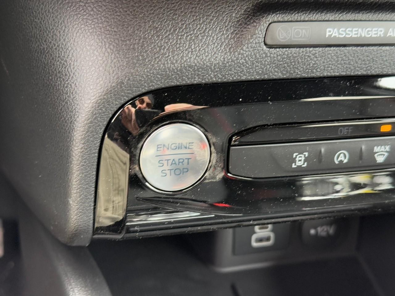 Ford Escape Vehicle Full-screen Gallery Image 18