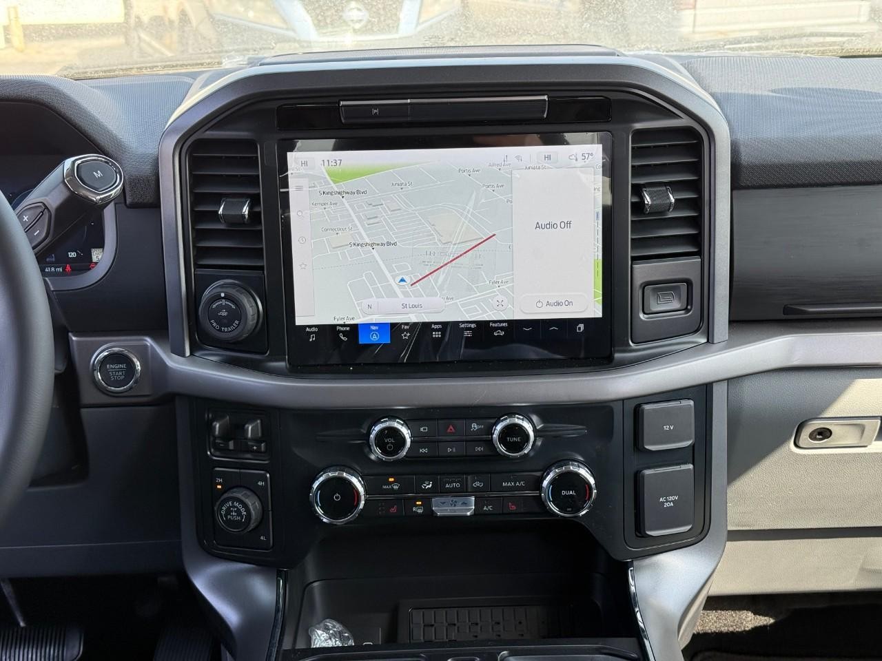 Ford F-150 Vehicle Full-screen Gallery Image 08