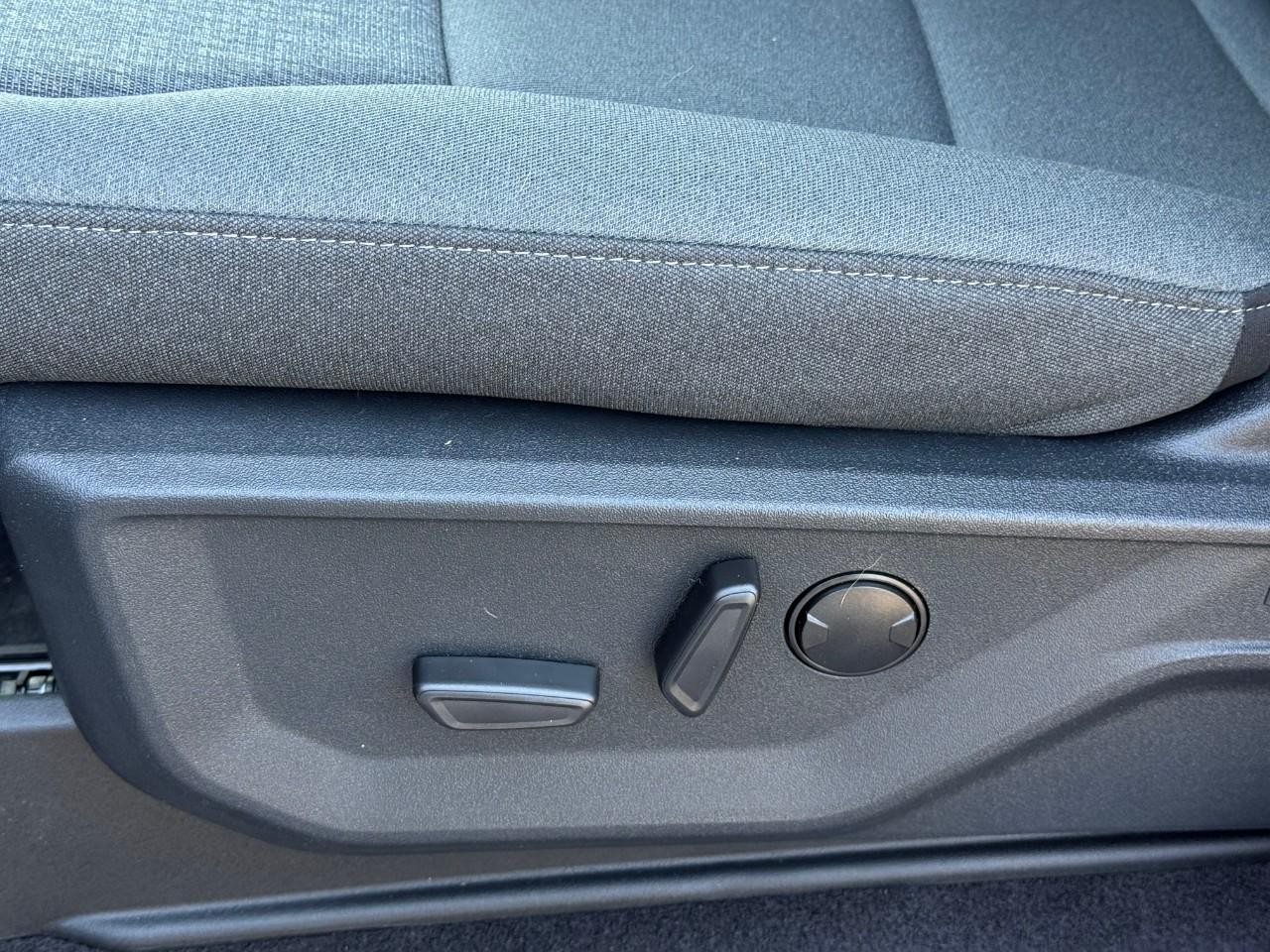 Ford F-150 Vehicle Full-screen Gallery Image 12