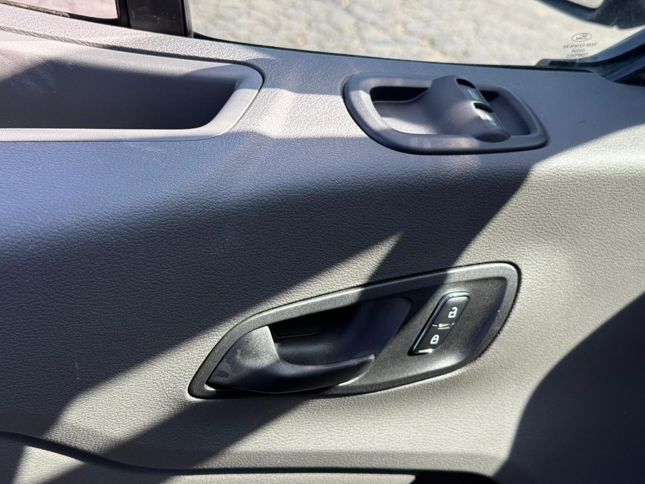 Ford Transit Cargo Van Vehicle Full-screen Gallery Image 07