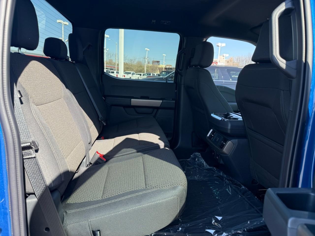 Ford F-150 Vehicle Full-screen Gallery Image 05