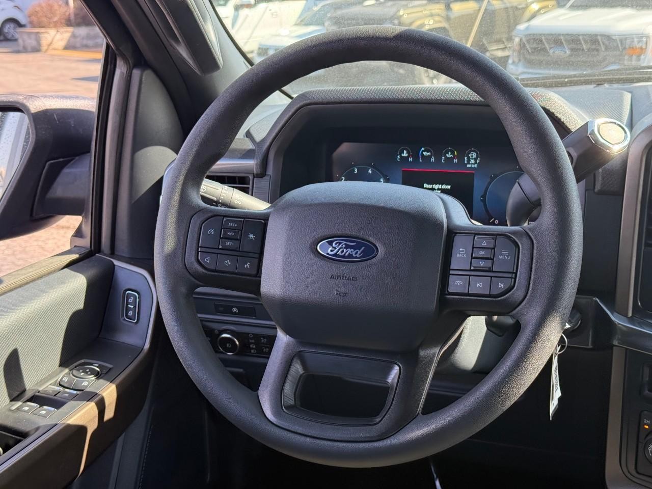Ford F-150 Vehicle Full-screen Gallery Image 07