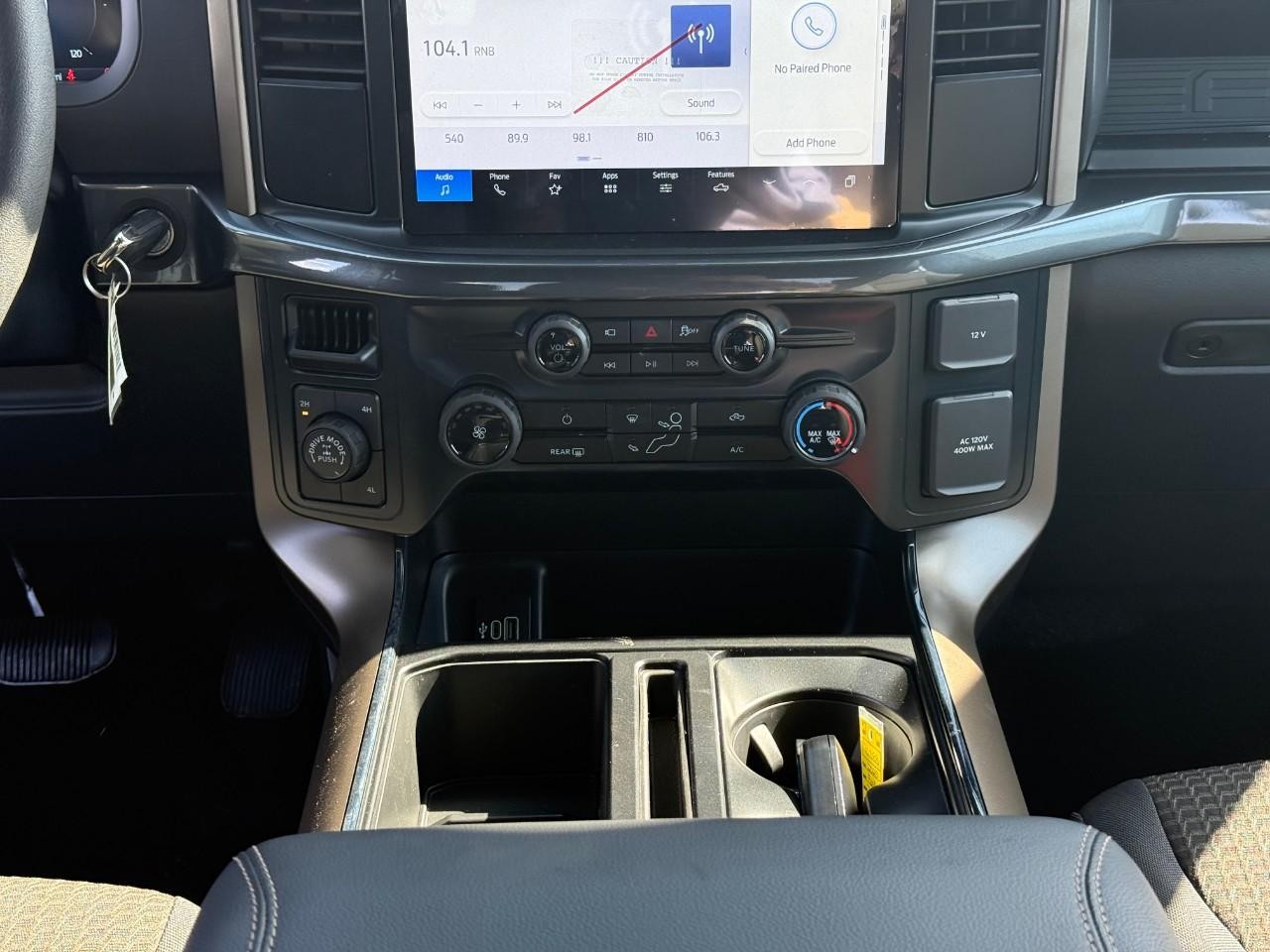 Ford F-150 Vehicle Full-screen Gallery Image 09