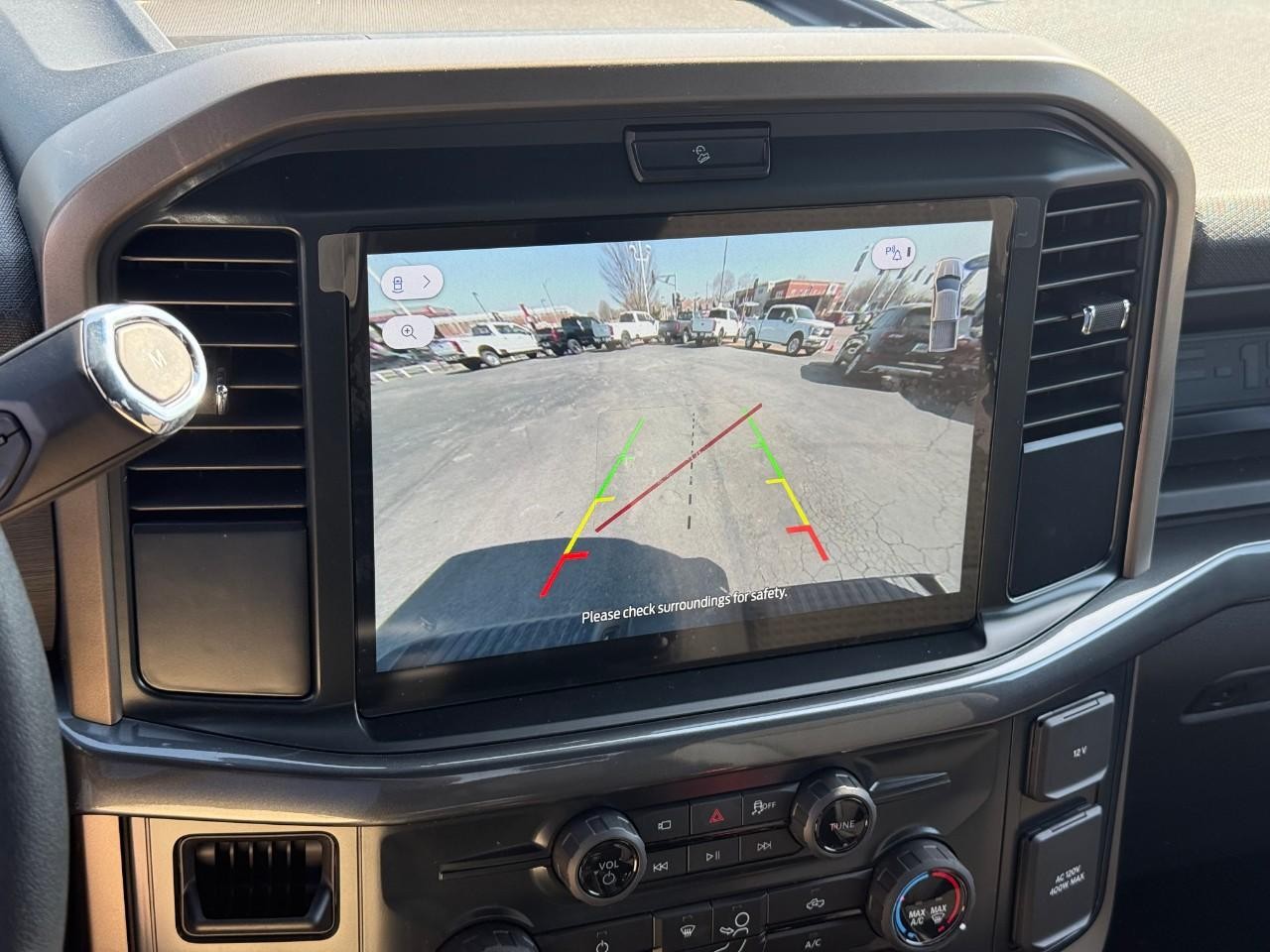 Ford F-150 Vehicle Full-screen Gallery Image 14