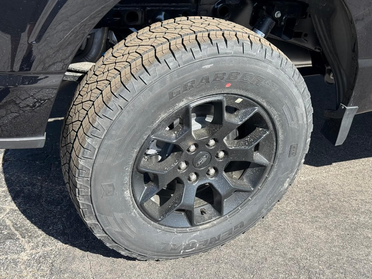 Ford F-150 Vehicle Full-screen Gallery Image 04