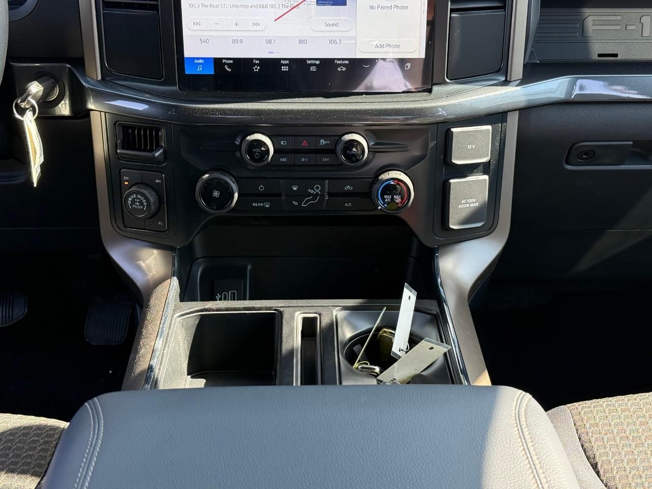 Ford F-150 Vehicle Full-screen Gallery Image 09