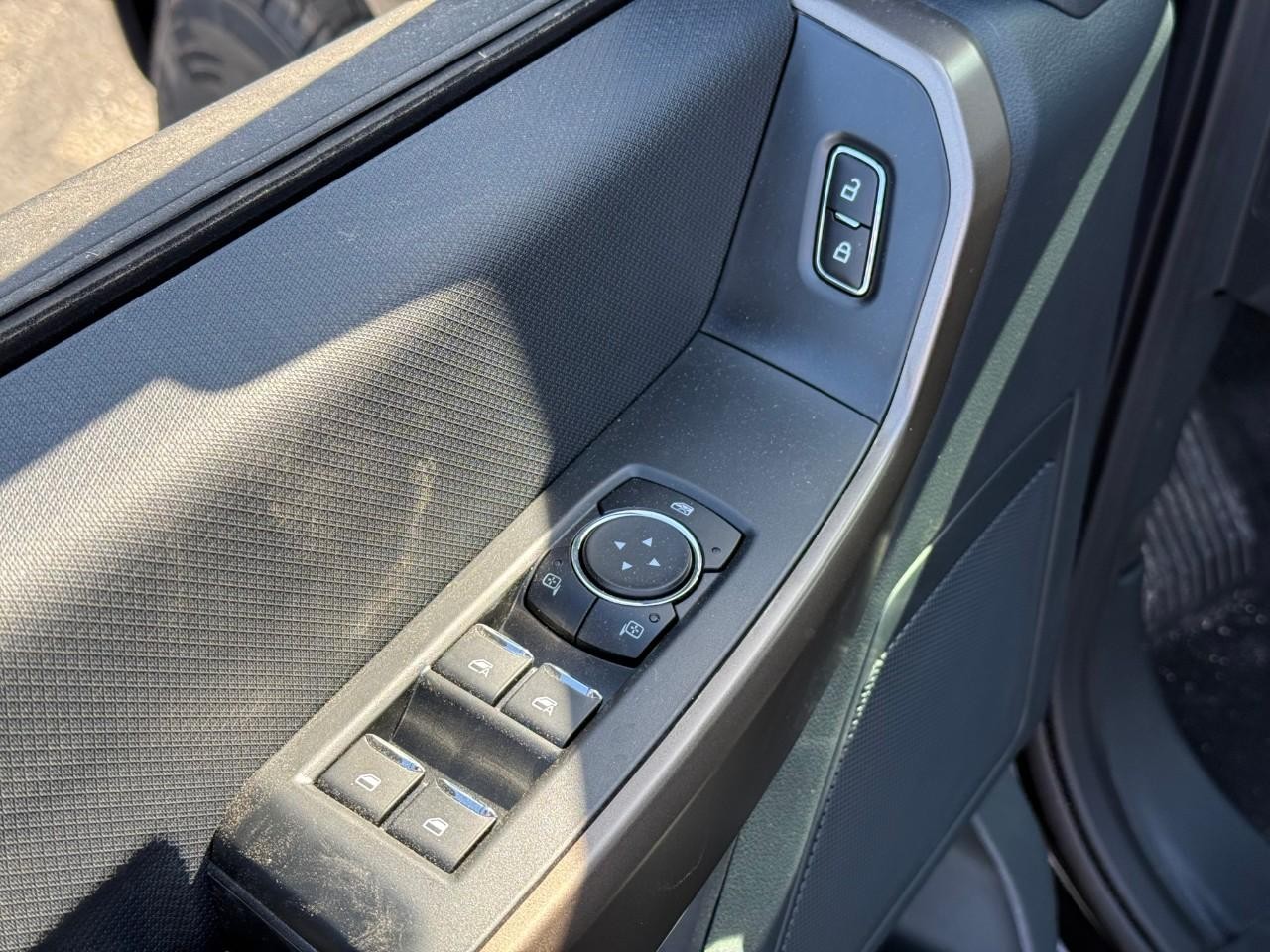 Ford F-150 Vehicle Full-screen Gallery Image 10