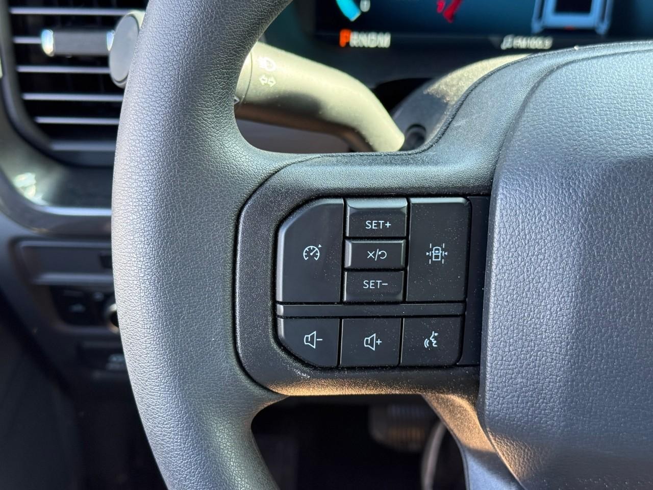 Ford F-150 Vehicle Full-screen Gallery Image 12