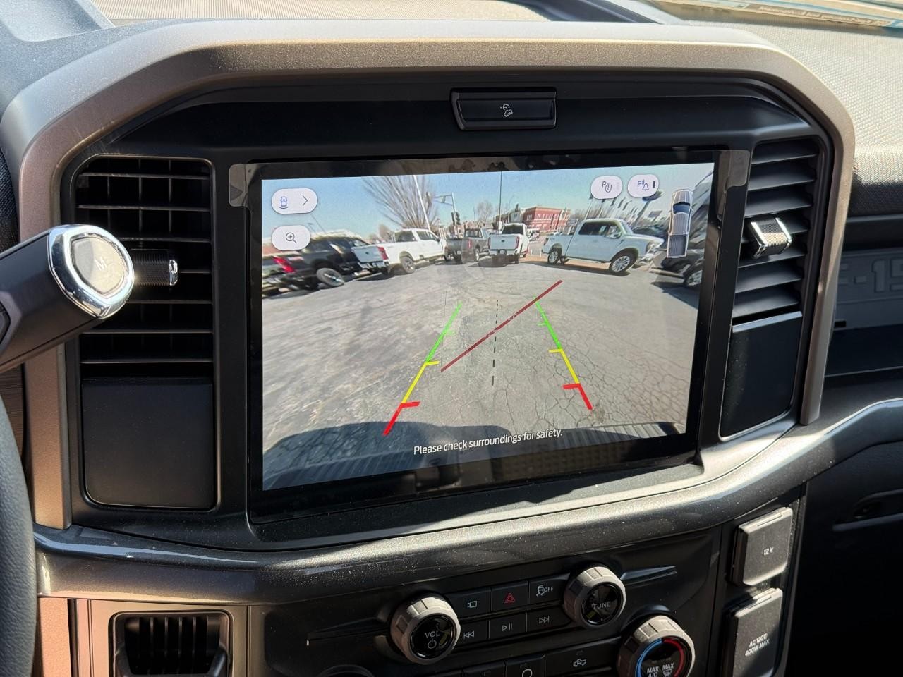 Ford F-150 Vehicle Full-screen Gallery Image 14