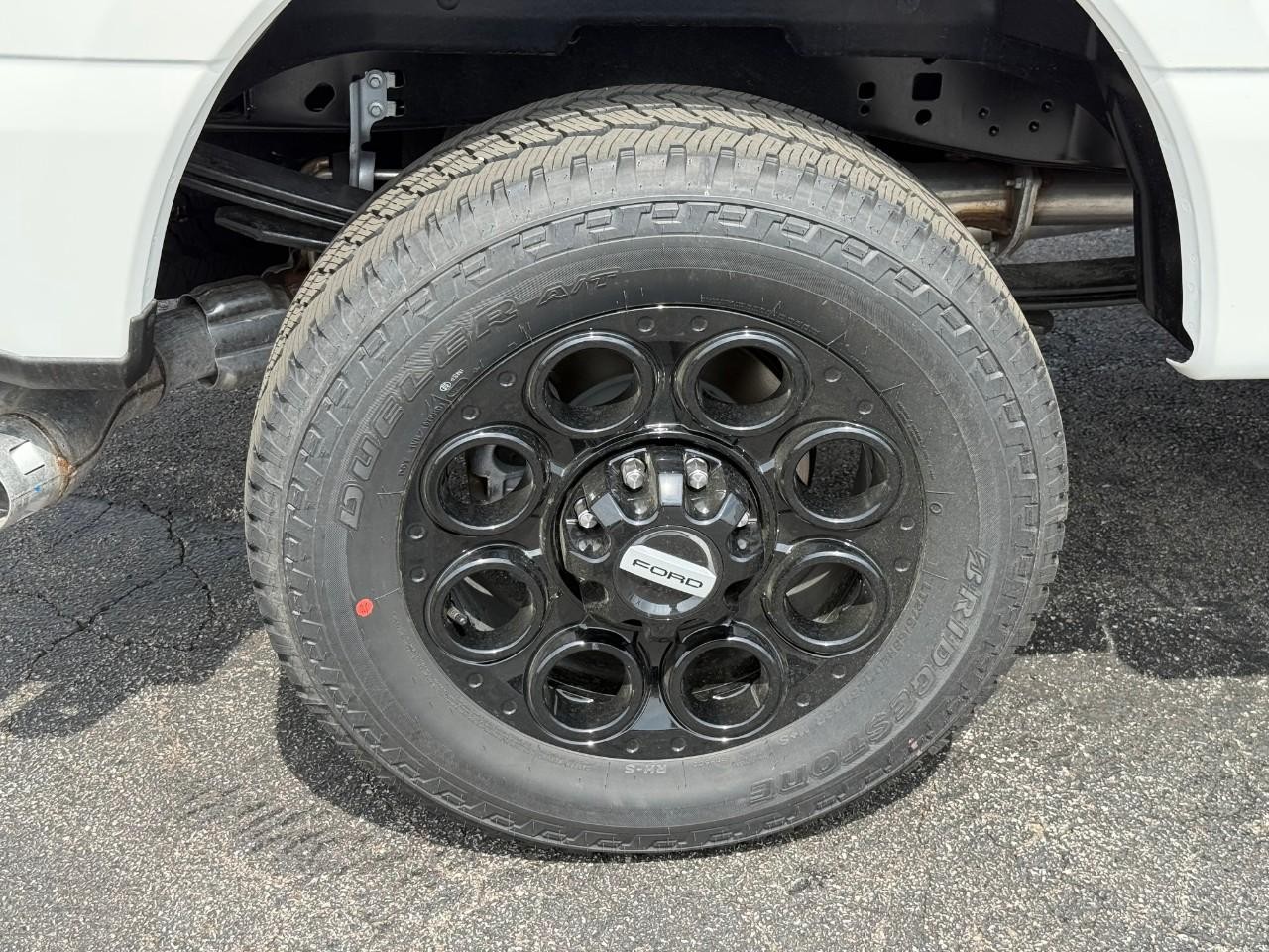 Ford Super Duty F-250 SRW Vehicle Full-screen Gallery Image 04