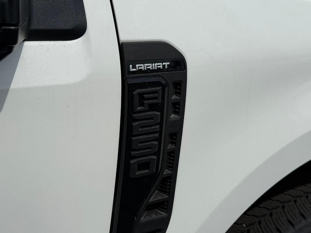 Ford Super Duty F-250 SRW Vehicle Full-screen Gallery Image 05