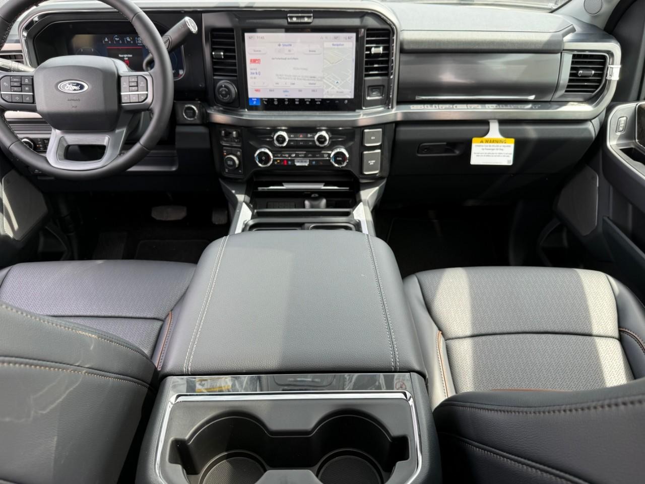 Ford Super Duty F-250 SRW Vehicle Full-screen Gallery Image 07