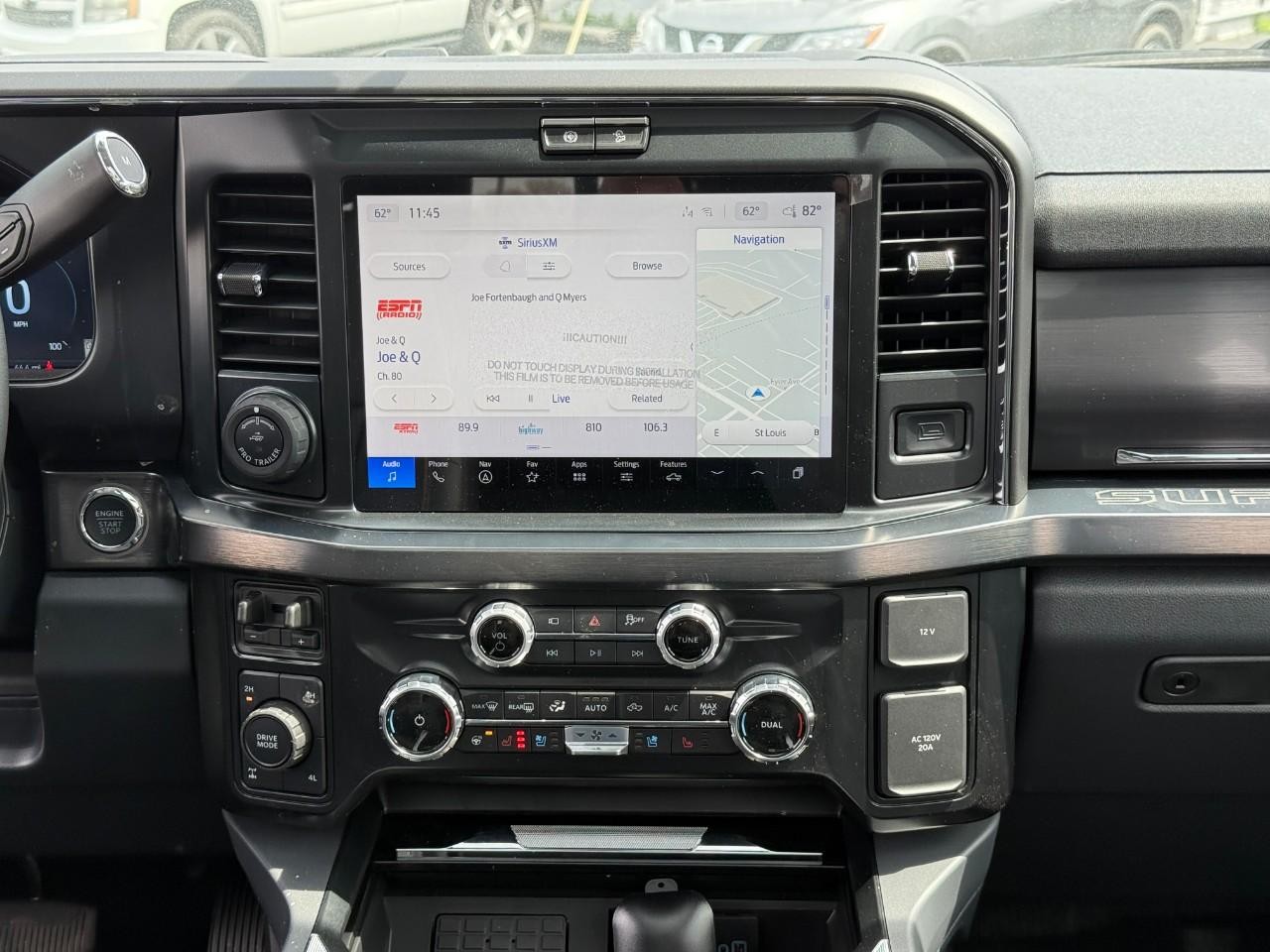 Ford Super Duty F-250 SRW Vehicle Full-screen Gallery Image 09