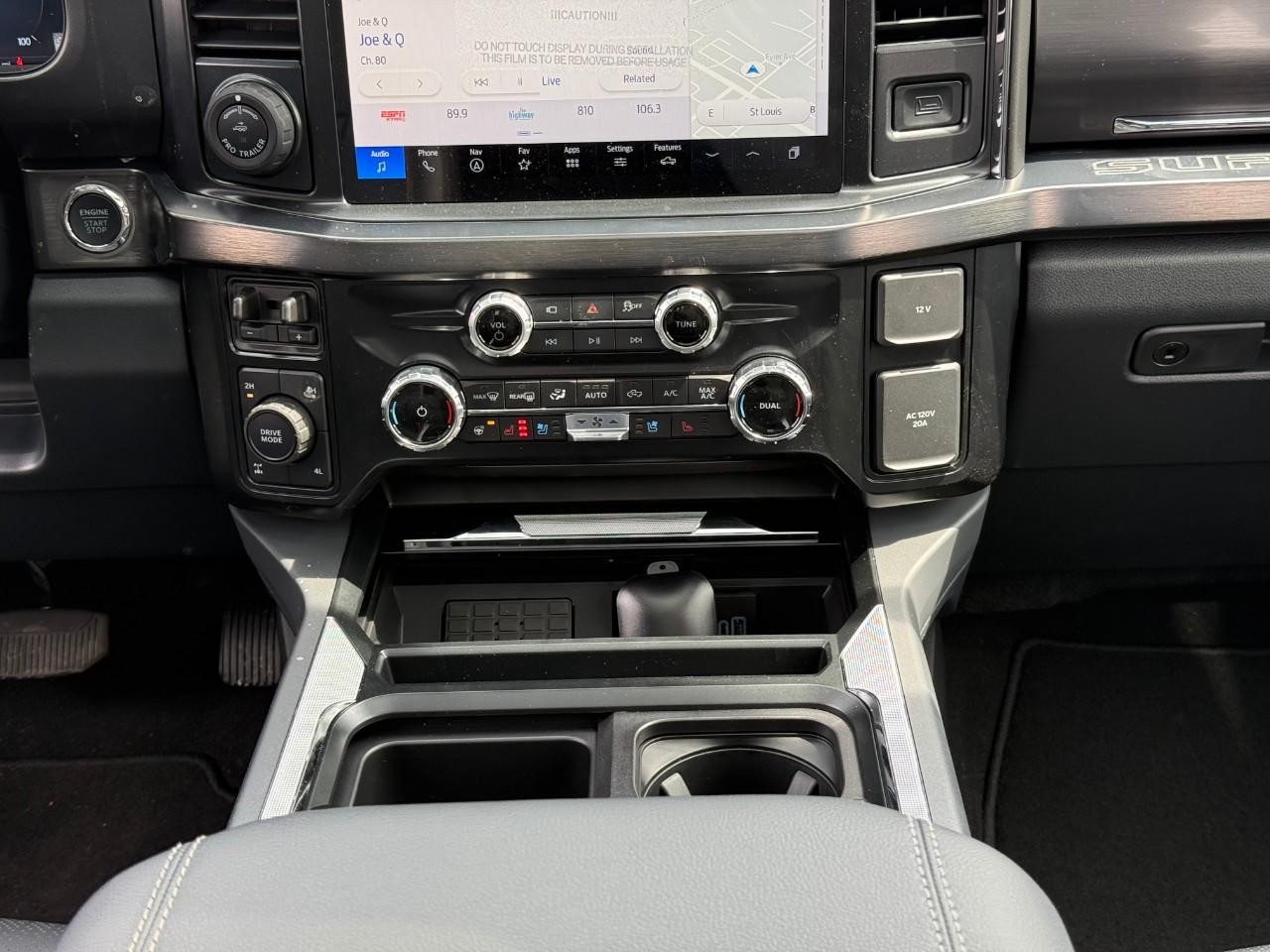 Ford Super Duty F-250 SRW Vehicle Full-screen Gallery Image 10