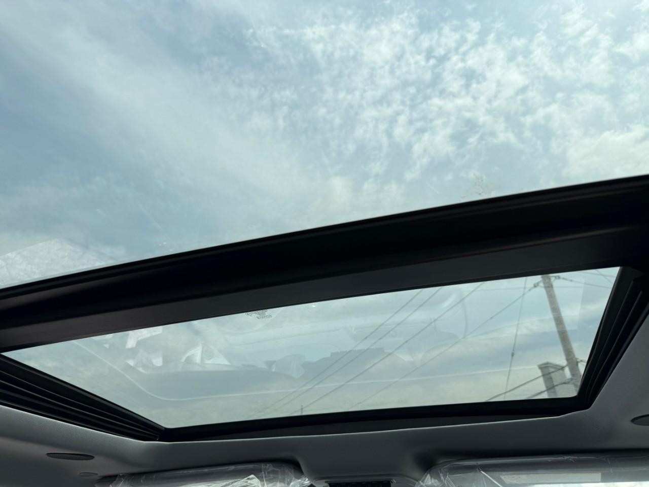 Ford Super Duty F-250 SRW Vehicle Full-screen Gallery Image 11