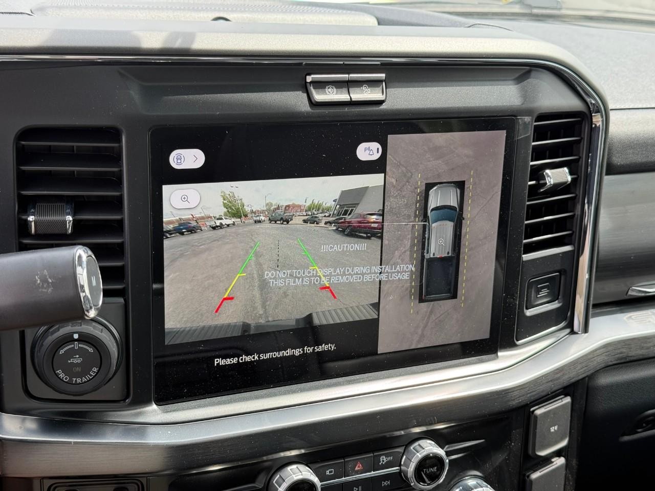 Ford Super Duty F-250 SRW Vehicle Full-screen Gallery Image 18