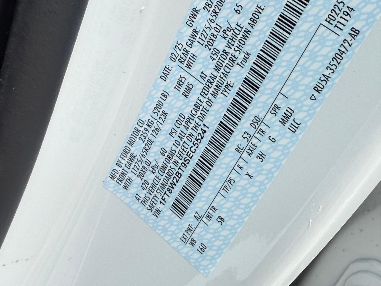 Ford Super Duty F-250 SRW Vehicle Full-screen Gallery Image 19