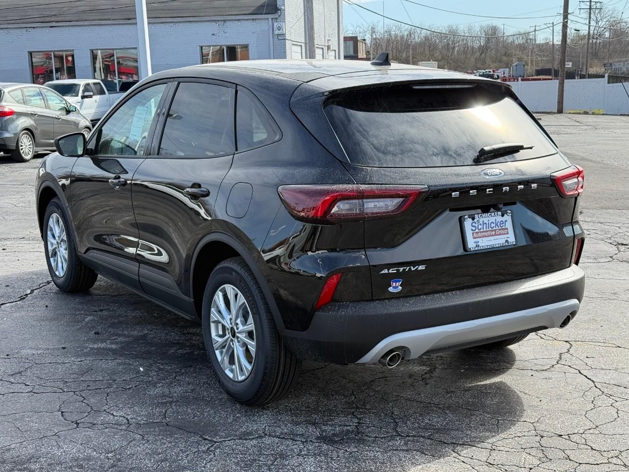 Ford Escape Vehicle Full-screen Gallery Image 04