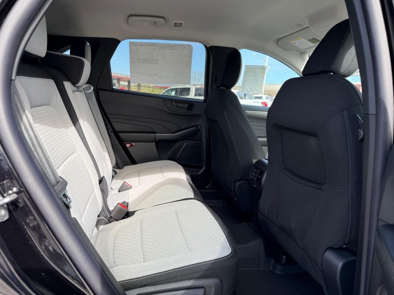 Ford Escape Vehicle Full-screen Gallery Image 06